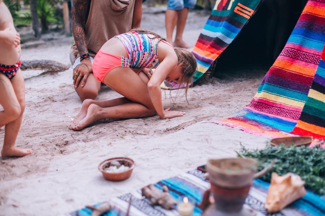 Ikal Tulum Hotel Экстерьер фото A woman in a trance state during a shamanic healing session