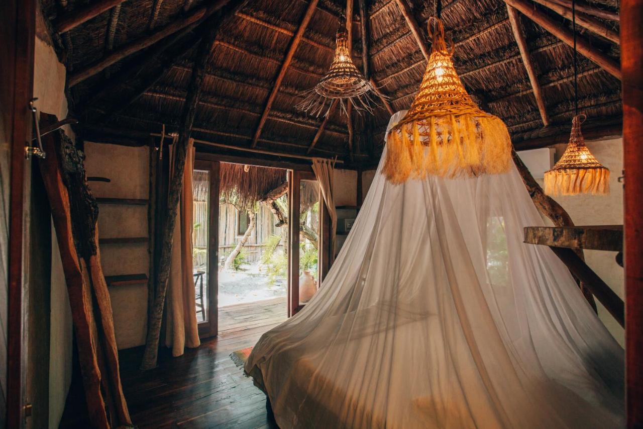 Ikal Tulum Hotel Экстерьер фото Interior of a bungalow at the resort